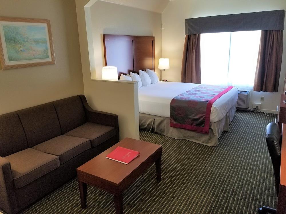 Ramada By Wyndham Hotel